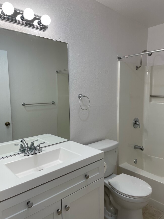 Building Photo - 1705 Darby Ln