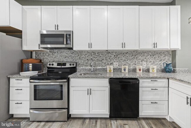 Building Photo - 1934 E Lafayette Ave