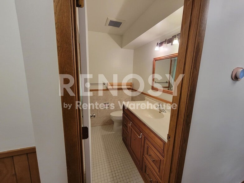 Building Photo - 5408 Creekview Ln-