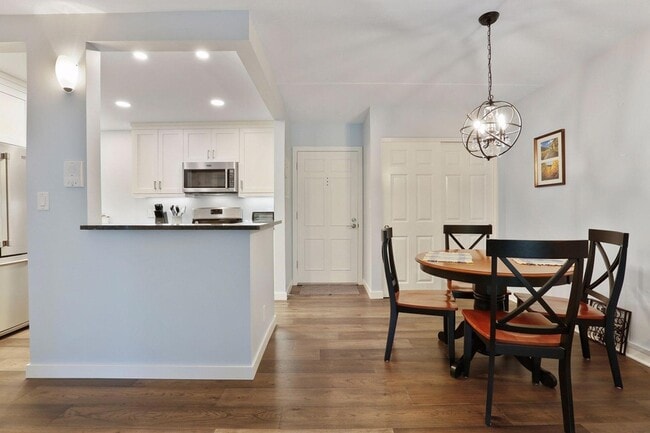 Building Photo - 6730 Vernon Ave S