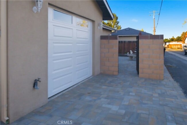 Building Photo - 215 E 2nd St