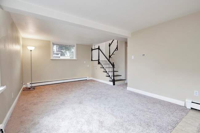 Building Photo - 241 Elmwood Dr