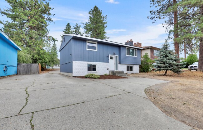 Building Photo - Charming Unfurnished Spokane Home with Large Shop in a Prime Northwest - Unfurnished