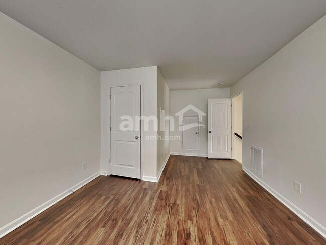 Building Photo - 125 Bur Oak Dr