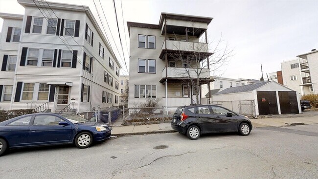 Building Photo - 52 Mansfield St