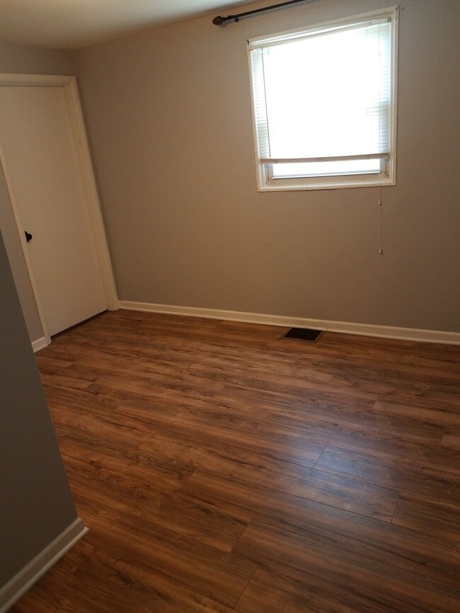Building Photo - Beautifully rehabbed property
