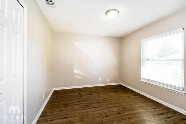 Building Photo - 100 Autumn Springs Ct W