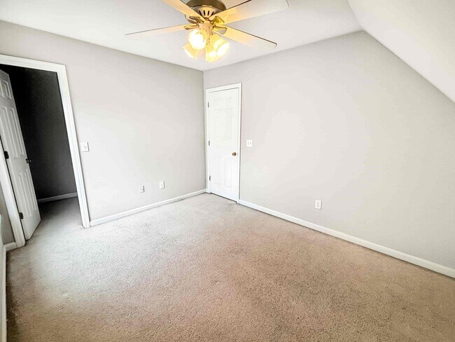 Building Photo - 2092 Drogheda Ln