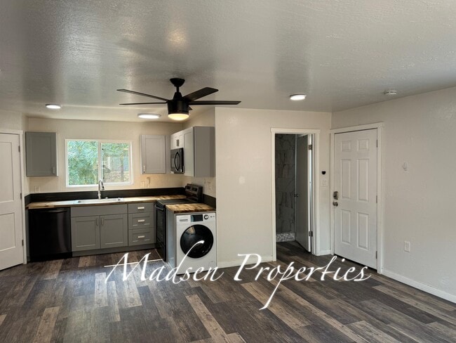 Building Photo - 20 Fairhill Dr