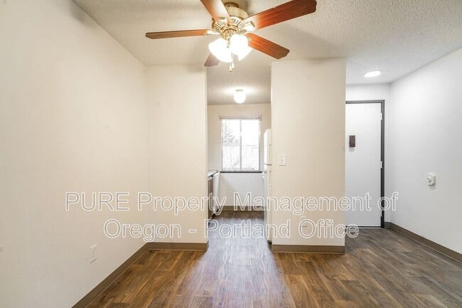 Building Photo - 14206 NE Sandy Blvd