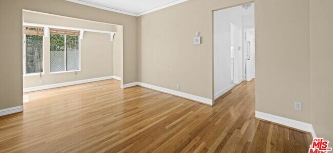 Building Photo - 1149 N Poinsettia Pl