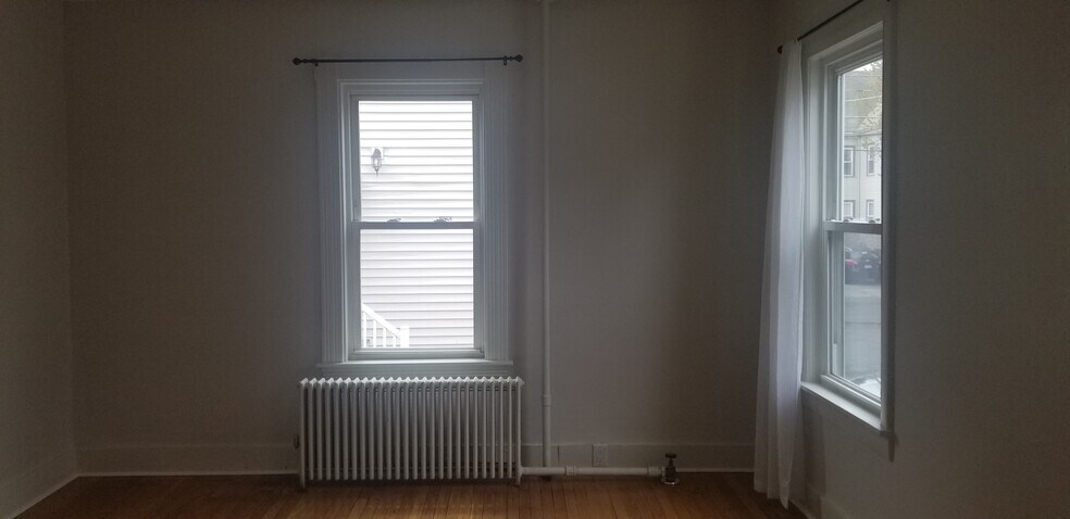 Light filled bedrooms - 7 Shawmut Ter