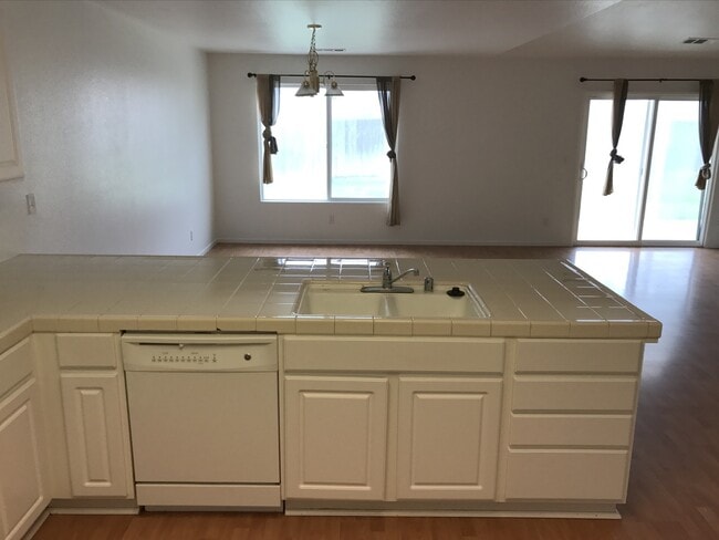 Building Photo - 343 N Amador St