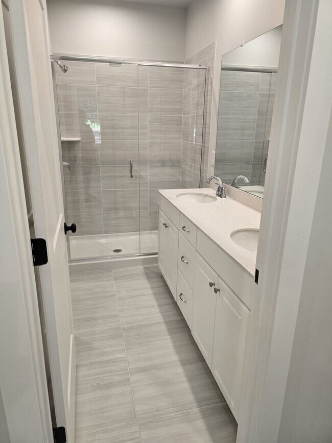 Building Photo - Beautiful New Constuction 3BR/2.5BA Townhouse