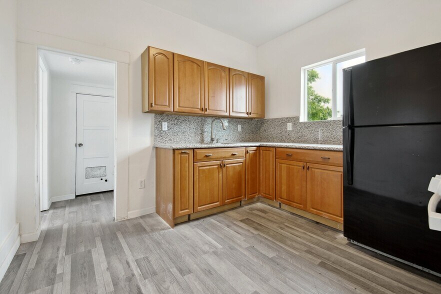 Building Photo - 635 W 53rd St