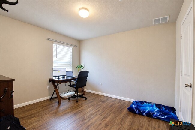 Building Photo - 105 Harlan Dr
