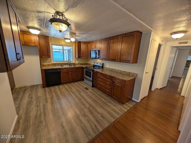 Building Photo - 18003 N 2nd St