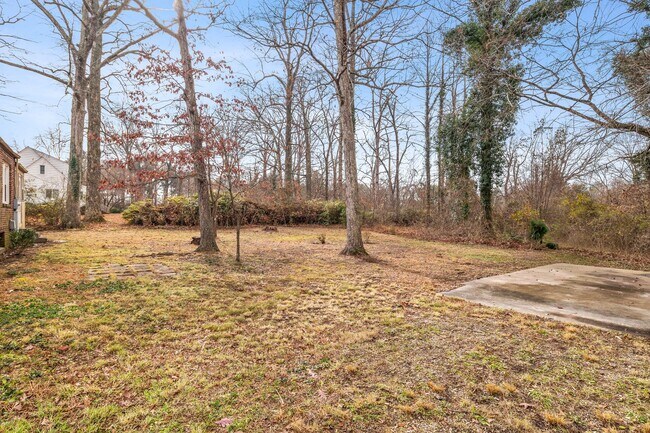 Building Photo - SW, Large Brick Two Bedroom PLUS Two Sun-Rooms, Hardwoods, LR & Separate DR, Fire Place!