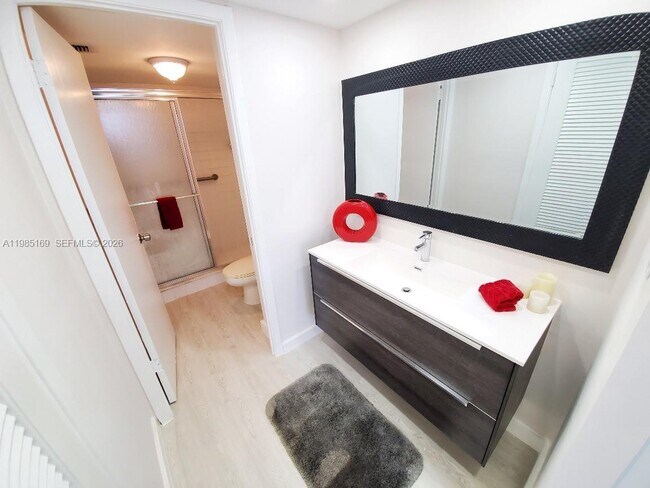 Building Photo - 18011 Biscayne Blvd