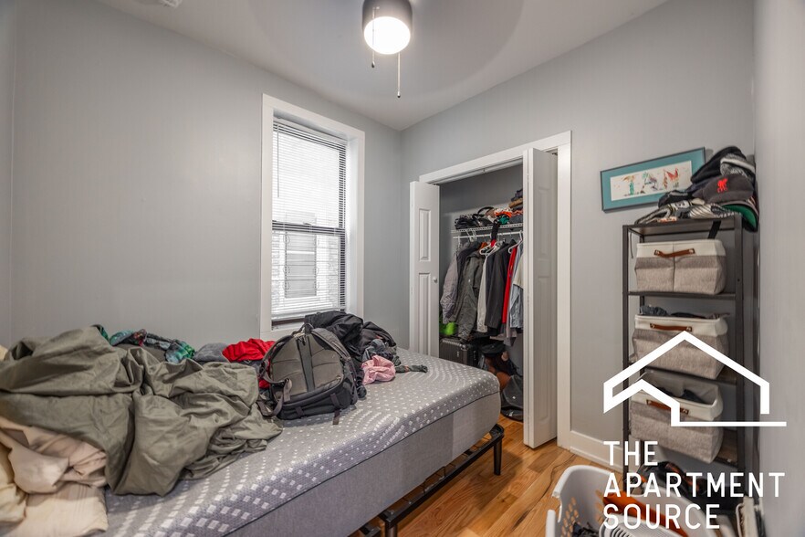 stock photo - 1622 W Beach Ave