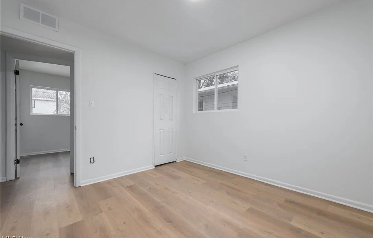 Building Photo - 3890 E 143rd St