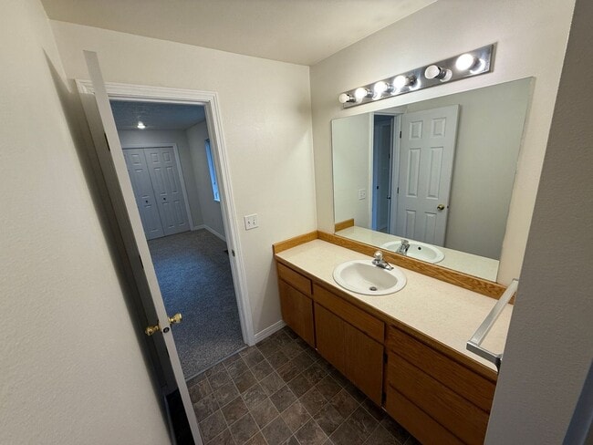 Building Photo - 180-190 NE 10th St