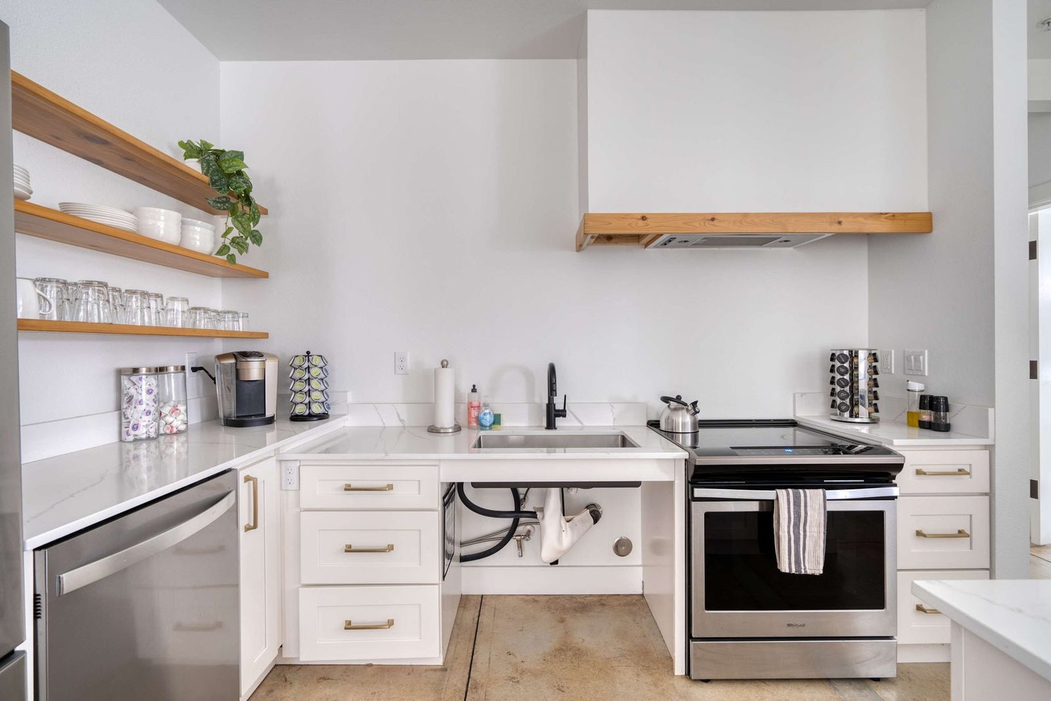 Building Photo - 4980 N Vancouver Ave