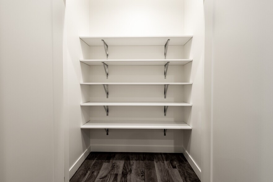 Building Photo - 814 7th St