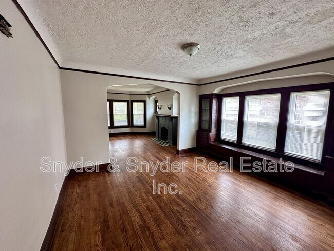 Building Photo - 245-247 Oakdale Ave.