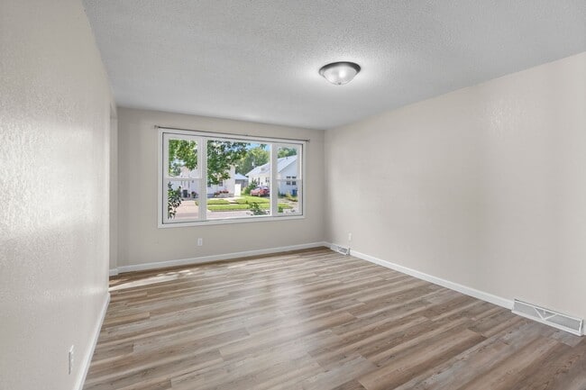 Building Photo - 3 Bedroom 1 Bathroom single family home