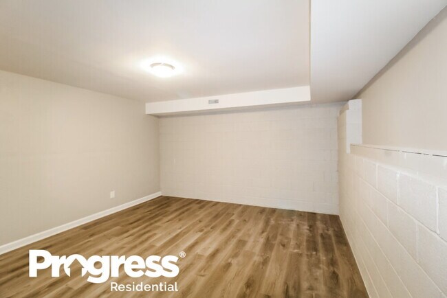 Building Photo - 3375 Revere Cir