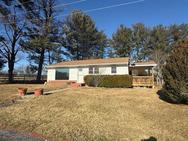 Building Photo - 300 Monticello Ln