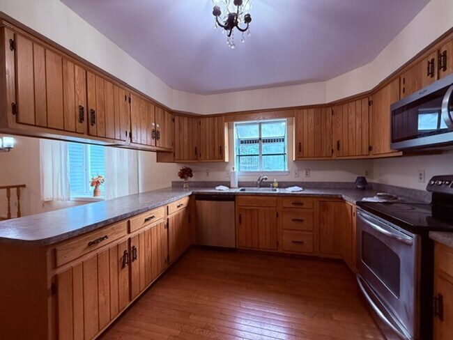 Building Photo - 2788 Pinewood Dr