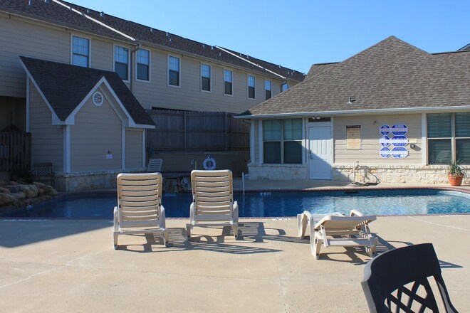 Building Photo - 1000 Spring Loop