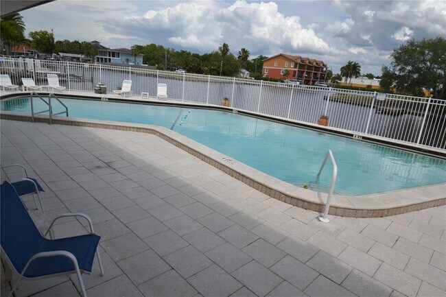 Building Photo - 329 Moorings Cove Dr