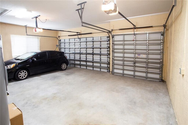 Building Photo - 10897 Canary Island Ct