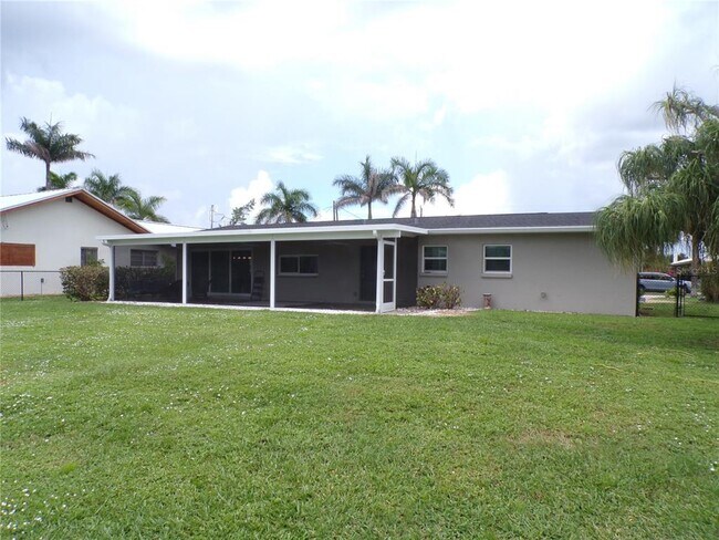 Building Photo - 2195 Gulfview Rd