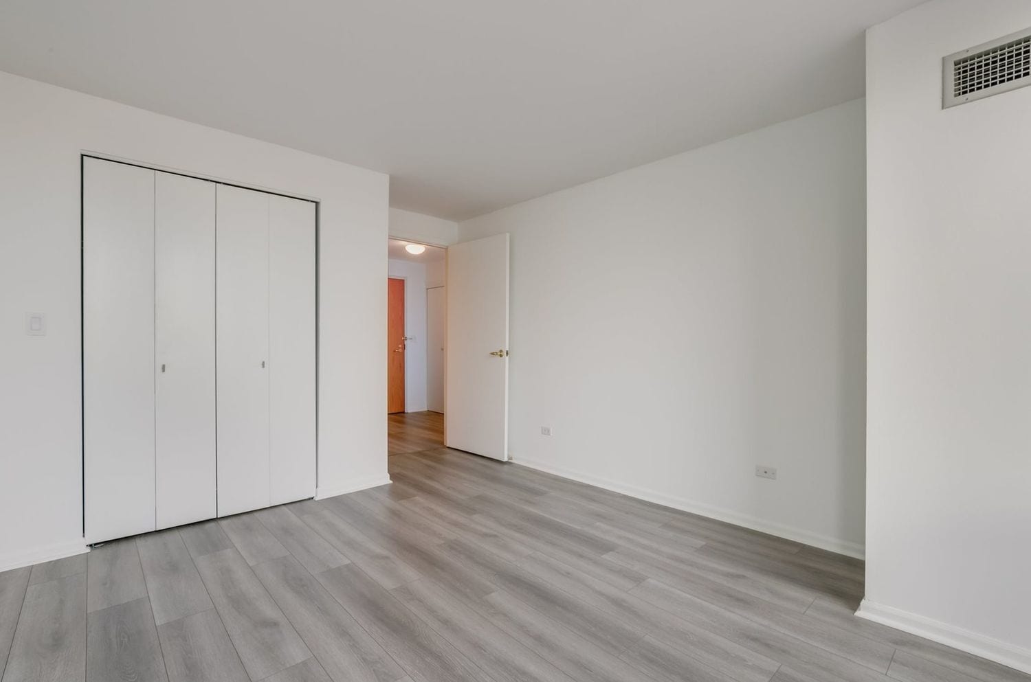 Building Photo - 345 N La Salle Dr