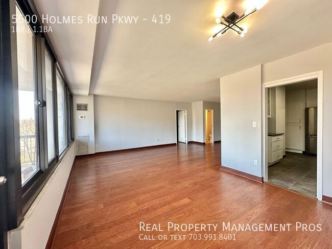 Building Photo - UPDATED CONDO 1 BED 1.5 BATH!!   ALL UTILI...