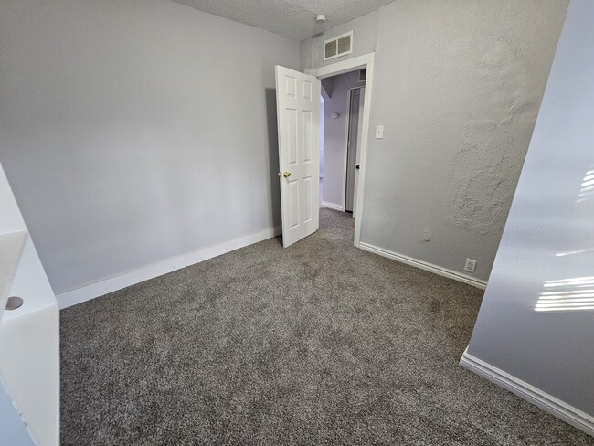 Building Photo - 6828 Meadow Ave
