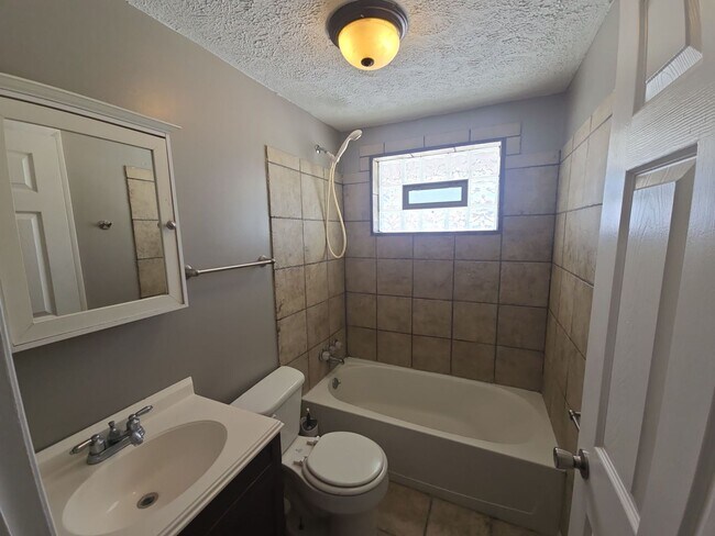 Building Photo - For Rent in Huber Heights Ohio - 3 Bedroom, 1 Bathroom