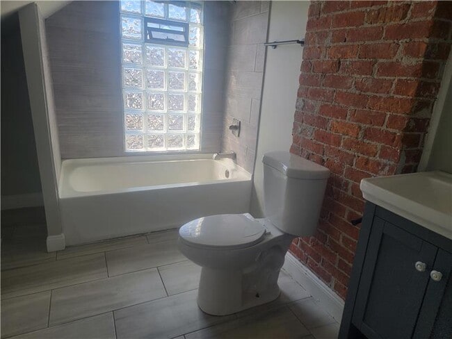 Building Photo - 599 Stanley Ave