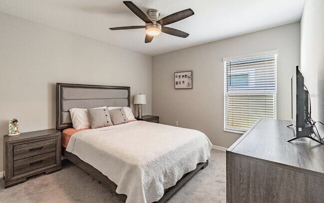 Building Photo - "Discover Spacious Comfort: 4-Bed, 2-Bath Gem in Riverview!"