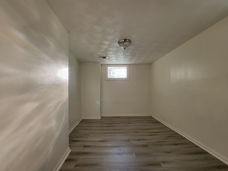 Building Photo - 9900 S Paxton Ave