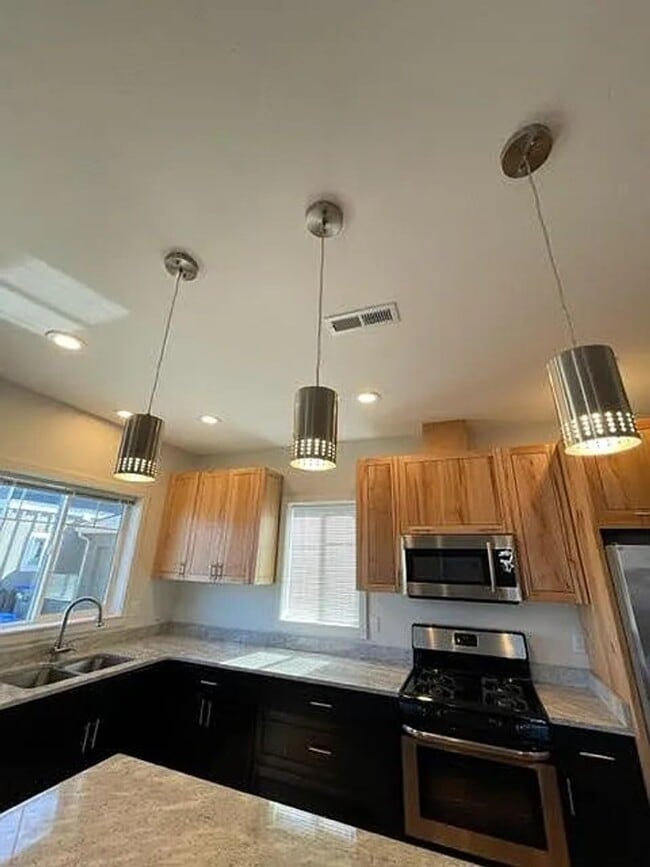Building Photo - Two Bedroom Duplex | Available Early June