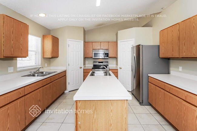 Building Photo - 1755 McFarlane Ave