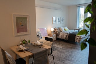 Deluxe - Ori on the Ave Apartments