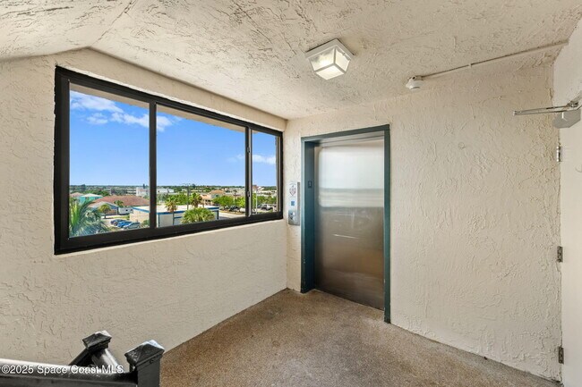 Building Photo - 1125 Jimmy Buffett Mem Hwy