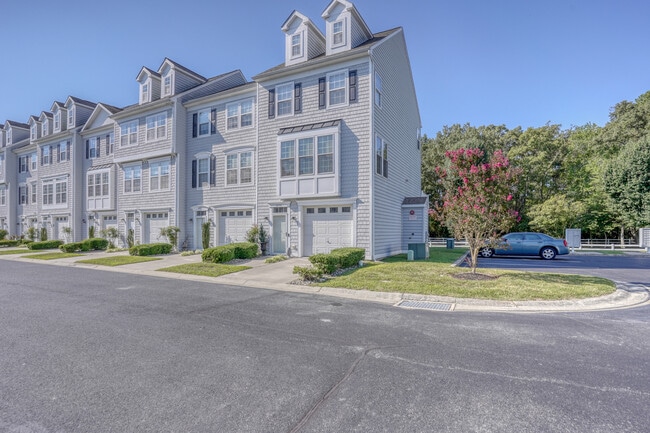 Building Photo - Fairfield Townhome