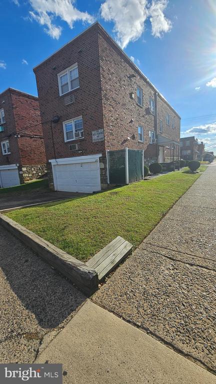 Building Photo - 529 McKinley St